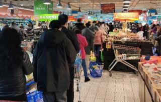春節(jié)消費(fèi)熱潮 上海超商生鮮銷售大增，食品供應(yīng)充足